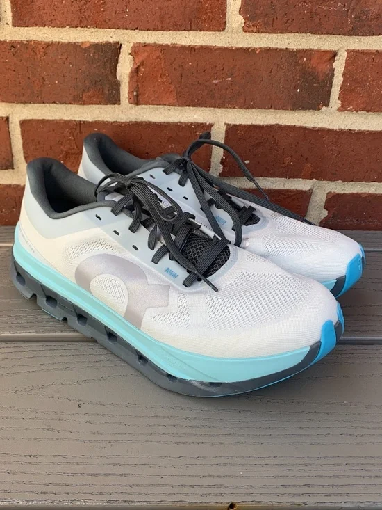 On Running Cloudflow Sneaker - Picture 2 of 12